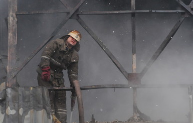 В центре Киева три часа горел банк
