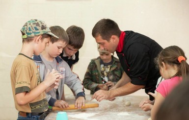 Харьковские дети установили рекорд по лепке вареников