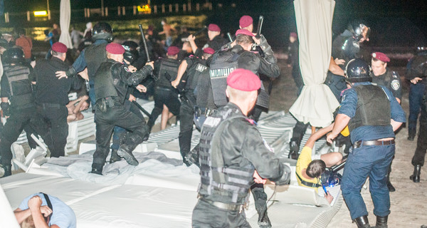 Владельцы одесского клуба, где пела Ани Лорак, передали активистам 100 тысяч