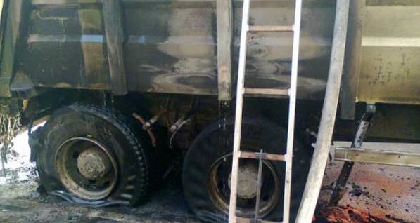 В Киеве на ходу загорелся мусоровоз 