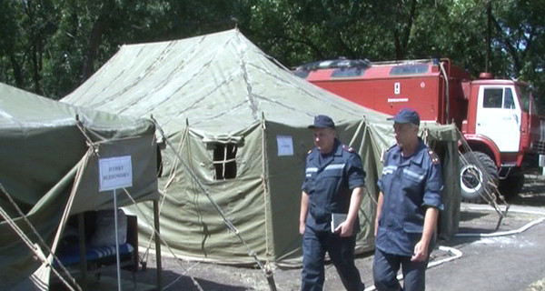 Днепропетровские спасатели развернули эвакопункт в зоне АТО