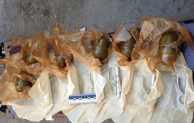 В Днепропетровске военнослужащий пытался продать 30 боевых гранат