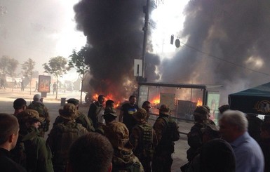 В Администрации президента надышались дымом с горящего Майдана