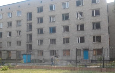 В Донецке под обстрел попали жилые дома и школы