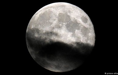 Луна появилась в результате гигантского столкновения
