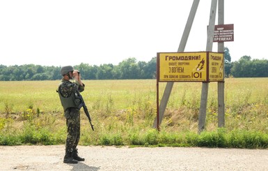 На границе с Приднестровьем мастерят ловушки и гоняют кабанов