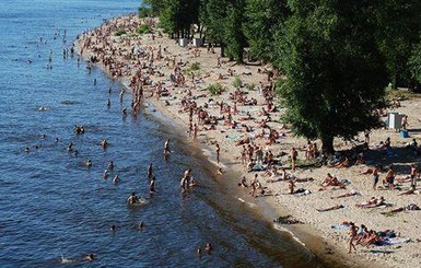 СЭС закрыла все киевские пляжи: В воде – кишечная палочка, а на берегу – клещи