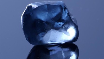 Нашли редчайший синий алмаз
