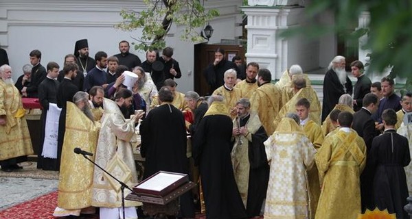 В Лавре проходит панихида на 40 дней с даты смерти митрополита Владимира 