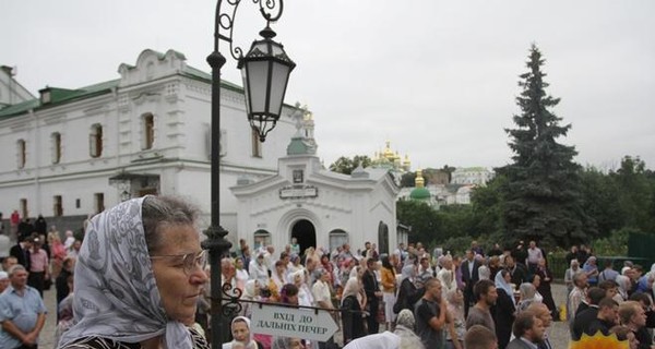Как в монастырях под Киевом готовятся к избранию нового митрополита?