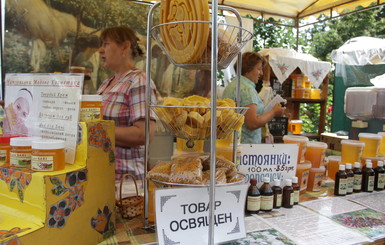 В Киево-Печерской Лавре заработала ярмарка меда