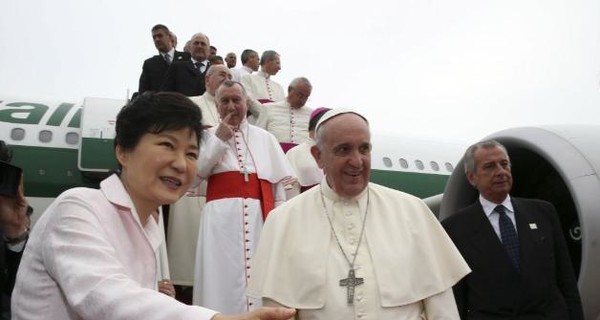 Папа Римский впервые за 25 лет посетил Корею