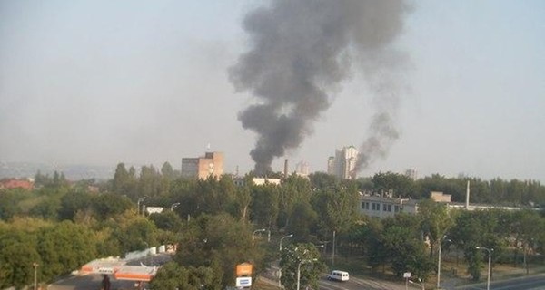 Ситуация в Донецке: Горящий аэропорт и обстрелянные дома