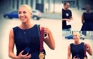 Медаль, проданная ради АТО, вернулась к хозяйке – гимнастке Годунко
