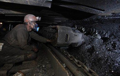 В Горловке на обесточенных шахтах застряли девять человек