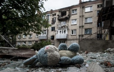 Жители Донецка проснулись от залпов тяжелых орудий  