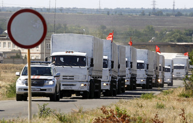 Гуманитарный конвой России остается на границе