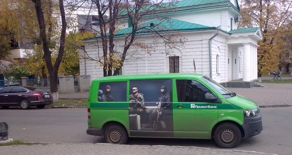 Из инкассаторской машины в Киеве похитили миллион гривен