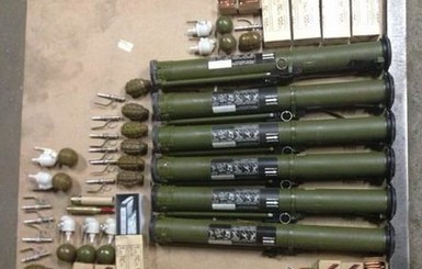 Жителю Киева по почте прислали 40 гранат и 6 гранатометов