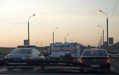 Каскадер поневоле: белорусский мотоциклист сделал сальто и приземлился на крышу едущего автомобиля