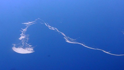 Дельфин, сердце и медуза: самые необычные острова на планете