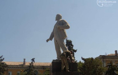 В Мариуполе снесут все памятники Ленину