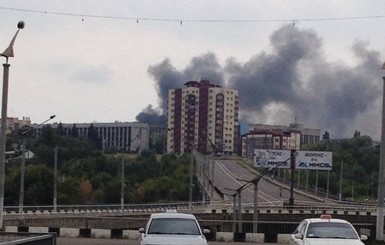 В осадном Луганске сгорел завод, а в Моспино погибли люди