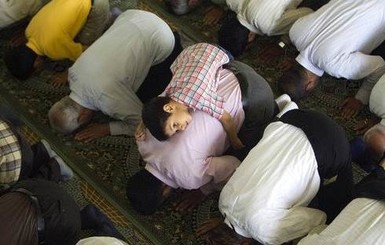 Для правоверных мусульман создали сенсорный коврик для намаза