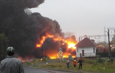 Пожарники потушили поезд с нефтью в Черкасской области