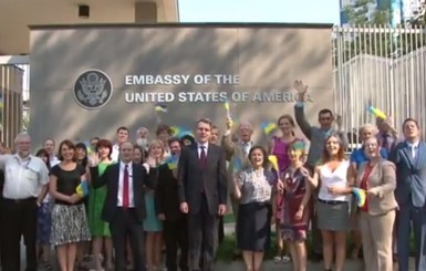 США поздравили Украину на 17 языках