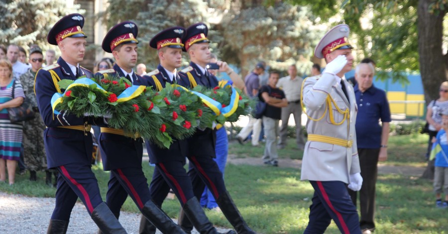 Днепропетровцы почтили память погибших на Майдане и в зоне АТО 