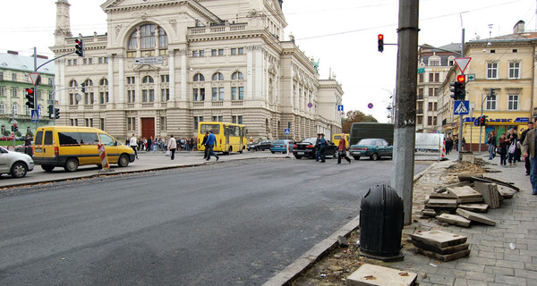 Во Львове гаишник сбил пешехода