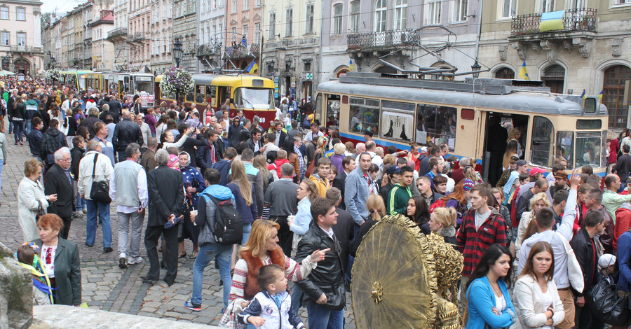 На День независимости во Львове прошел парад трамваев