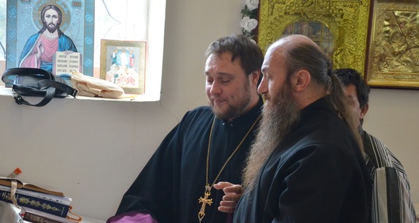 Запорожским священникам выдали удостоверения