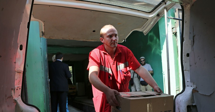 В Луганске начали выдавать  гуманитарную помощь из России