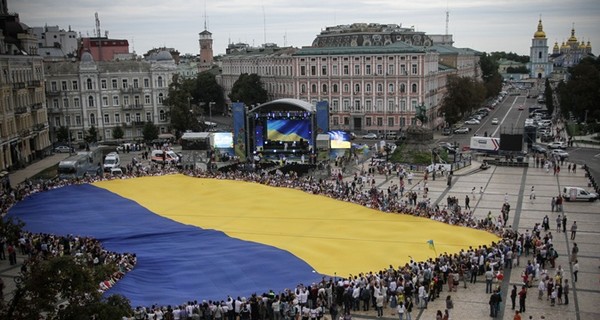 Кто озвучивал парад в Киеве?