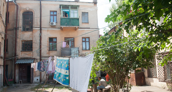 В Одессе люди полгода жили по соседству с мертвецом