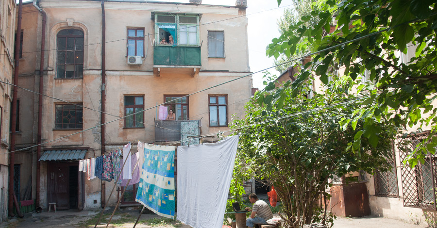 В Одессе люди полгода жили по соседству с мертвецом