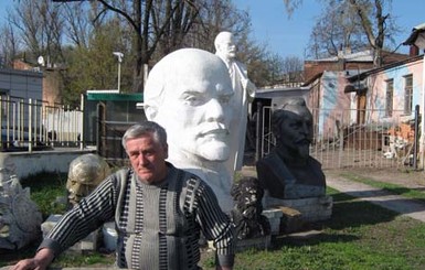 Коллекционер скульптур Ленина готов приютить харьковских Ильичей