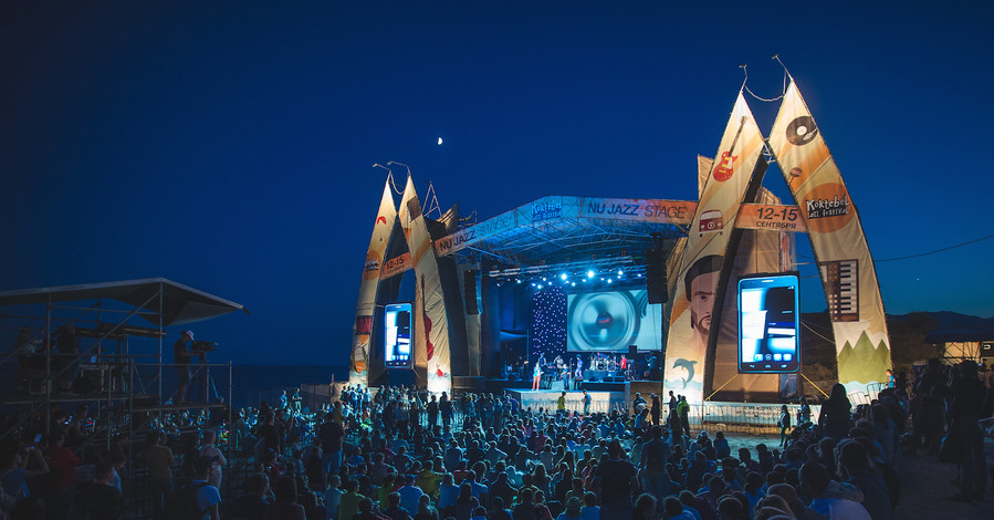 Koktebel Jazz Festival сдал крепость и оккупировал пляж