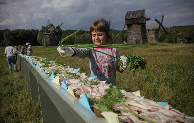 В Киеве сделали бутерброд длиной 150 метров