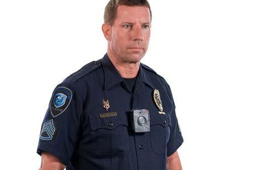 Полицейские американского города начали носить нательные камеры