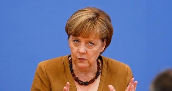 СМИ: Меркель пообещала помочь Украине бронежилетами и медоборудованием