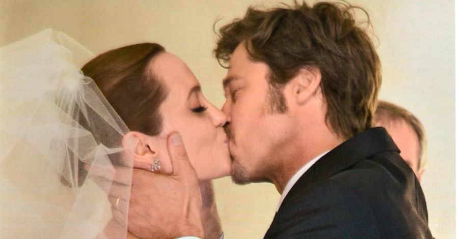 Джоли и Питт получили за свадебные фотографии $7 млн