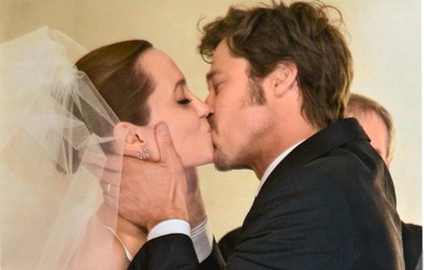 Джоли и Питт получили за свадебные фотографии $7 млн