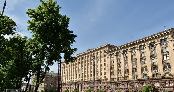 Киевские чиновники просят вернуть массажисток