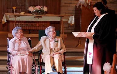 Две американки поженились спустя 72 года совместной жизни