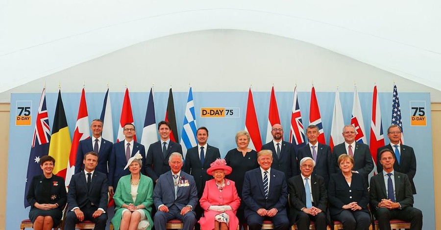 Шляпки в стиле королевы: Тереза Мэй сменила имидж после отставки