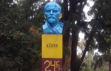 В Старобельске появился патриотичный Ленин