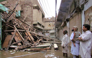  В Пакистане обрушилась мечеть, погибли 24 человека